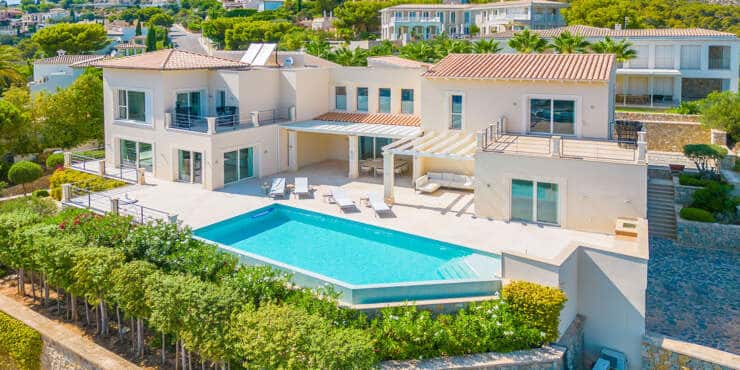 Spacious luxury villa with fantastic sea and panoramic views
