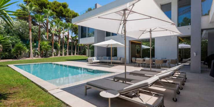 Elegant luxury villa in an excellent residential area