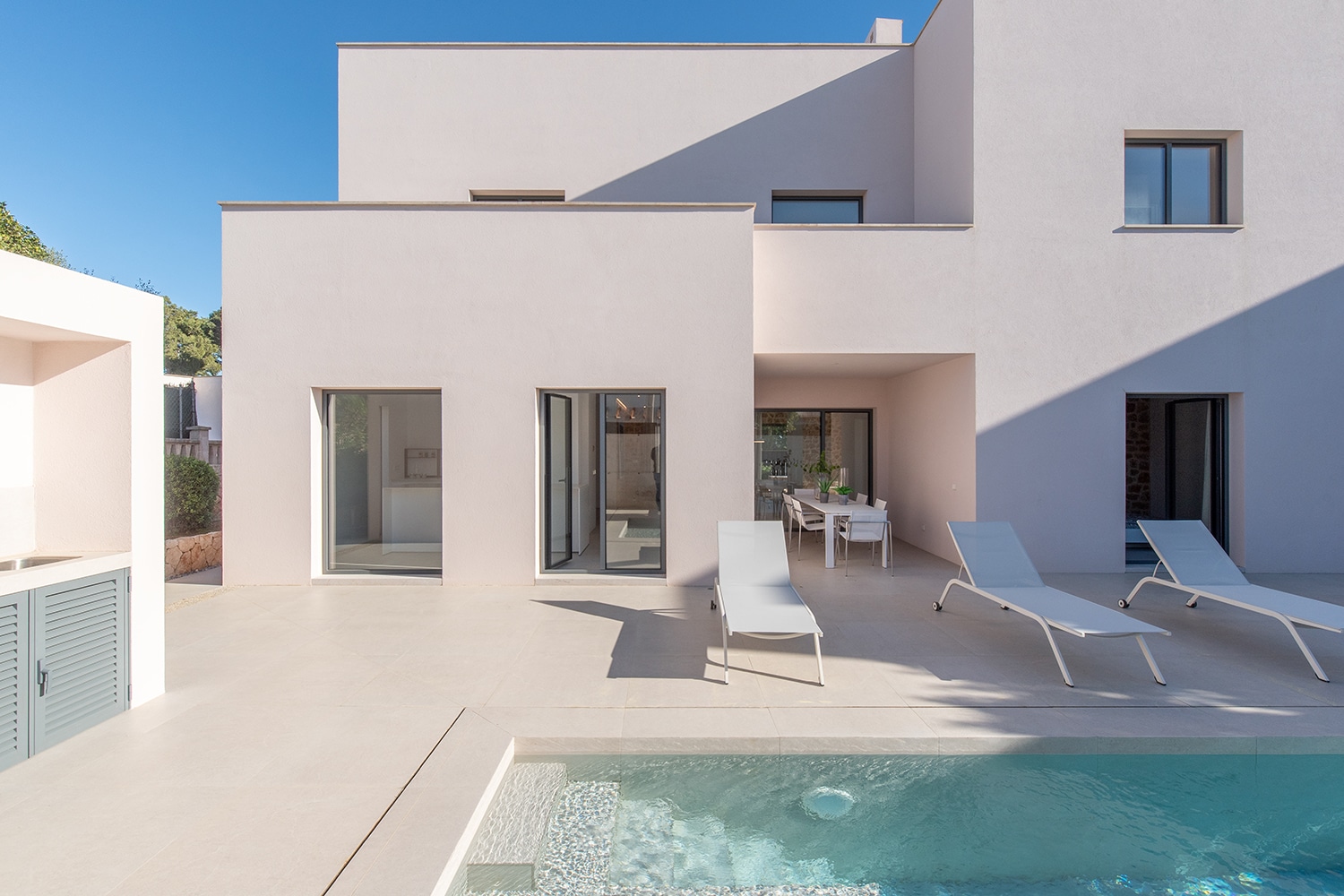 Outdoor area with barbecue