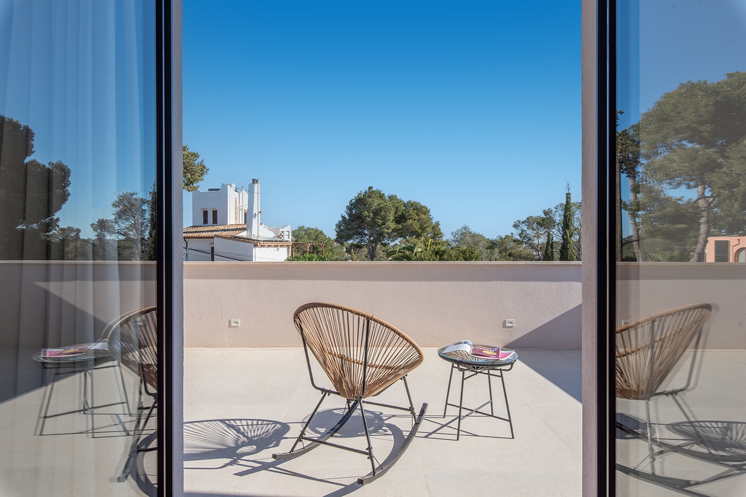 Bedroom with access to the terrace