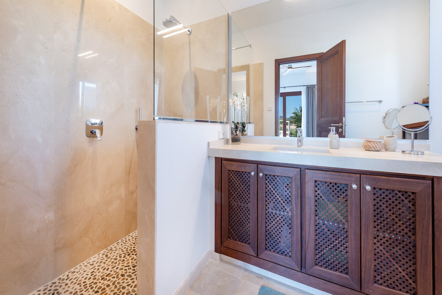 One of 5 bathrooms