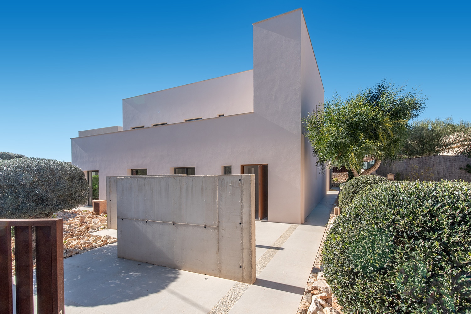 Access to the villa