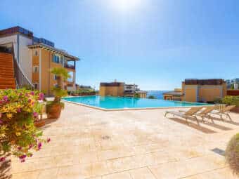Cala Llamp: Elegant sea view apartment