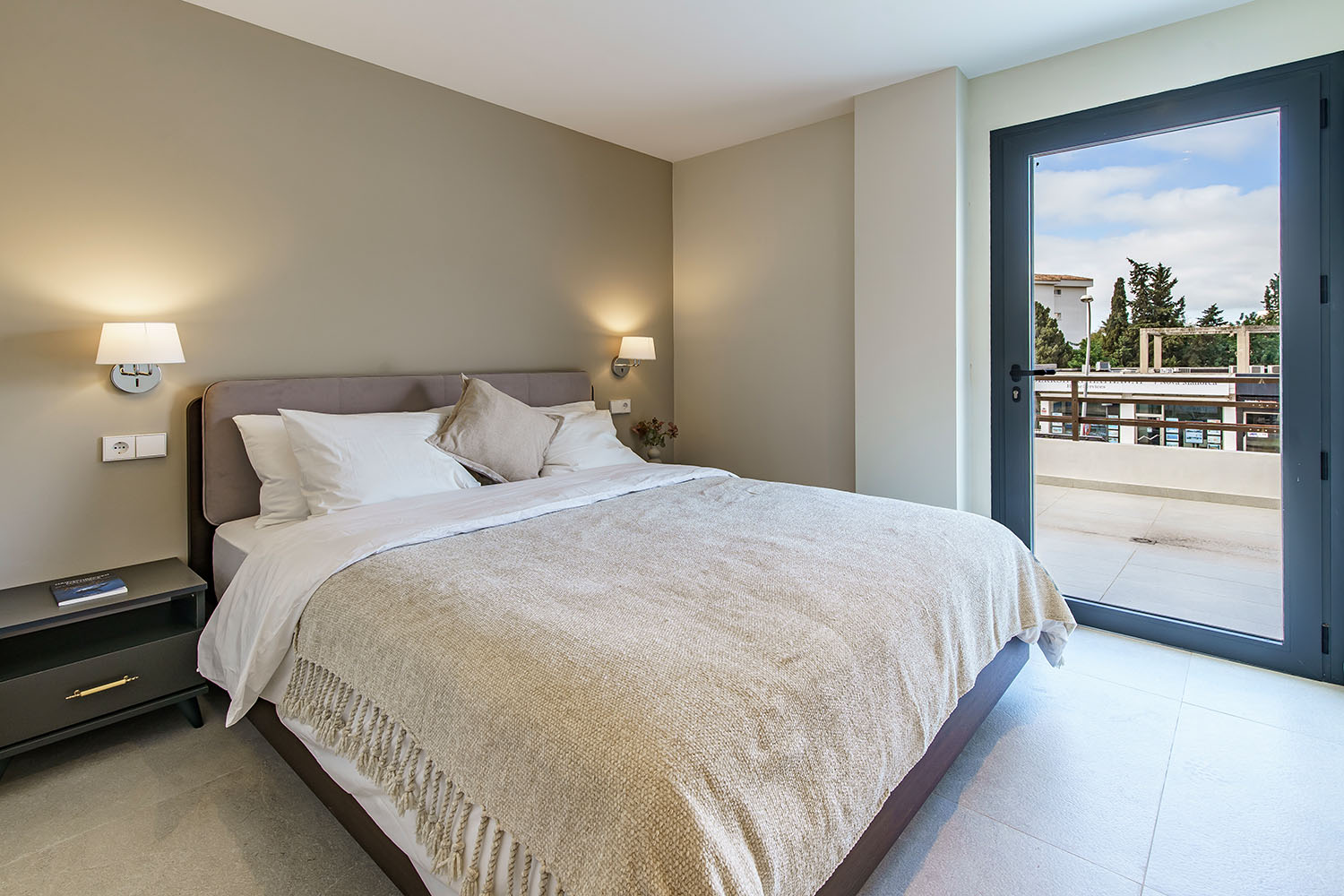 Portals NousStylishly renovated apartment with spacious terrace – photo 12