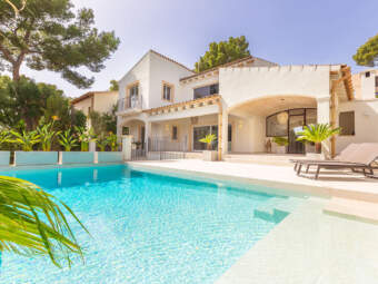 Mediterranean villa in tranquil exclusive neighbourhood