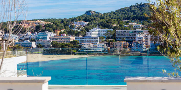 Spectacular villa in elevated position with stunning views