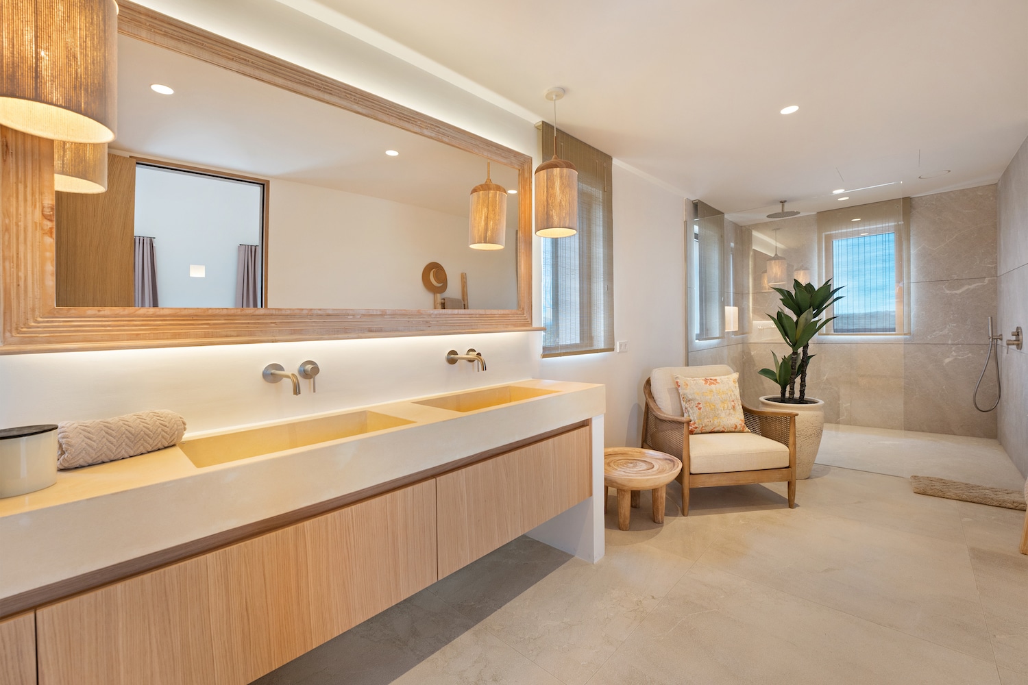 One of 5 bathrooms