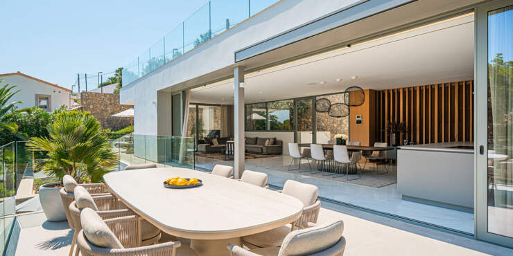 New-build villa in modern design with wellness floor