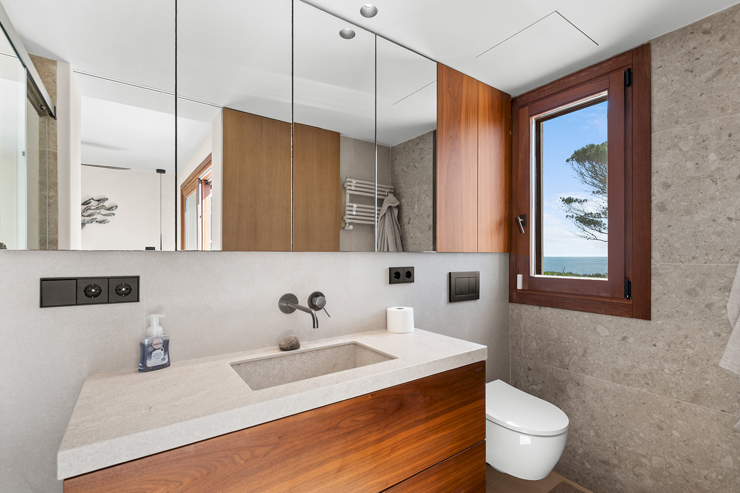 Modern bathroom with high-quality finishes