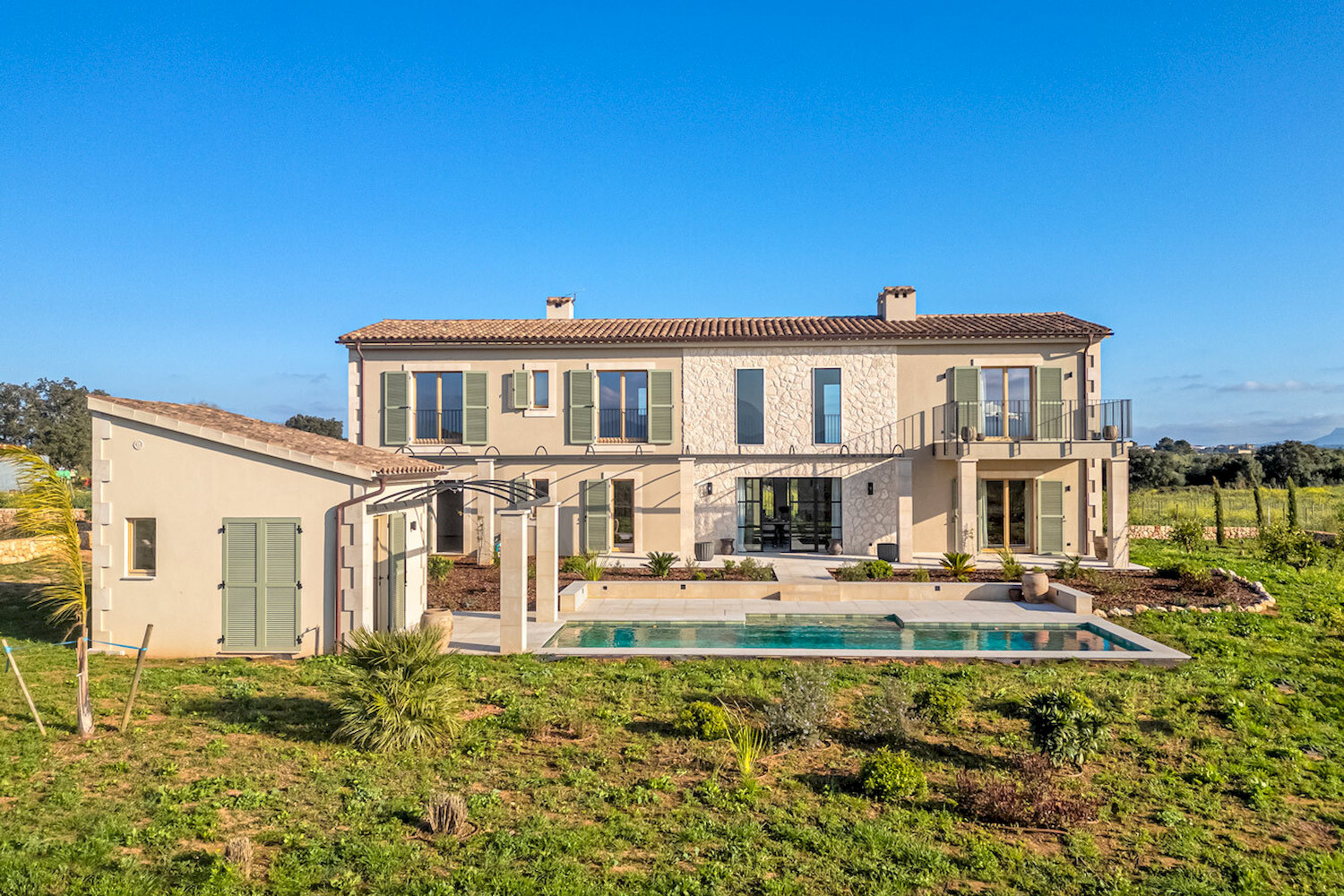 Extraordinary new-built finca with pool in Sencelles