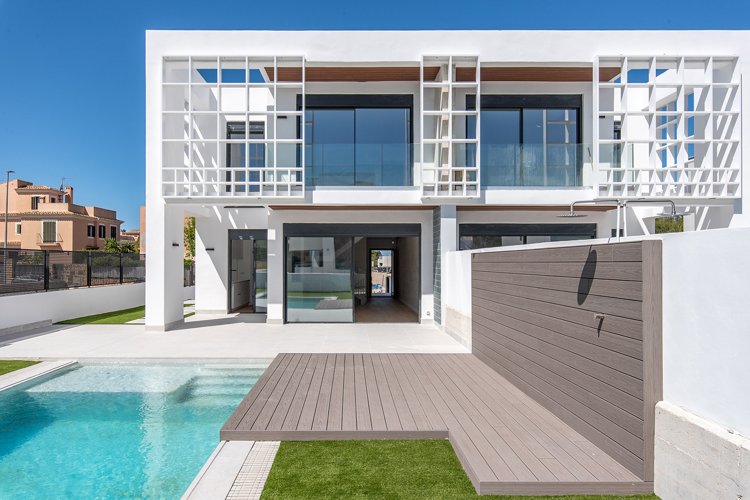 View oft the house with pool