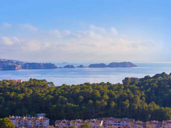 1,342 m² building plot with approved project and stunning views