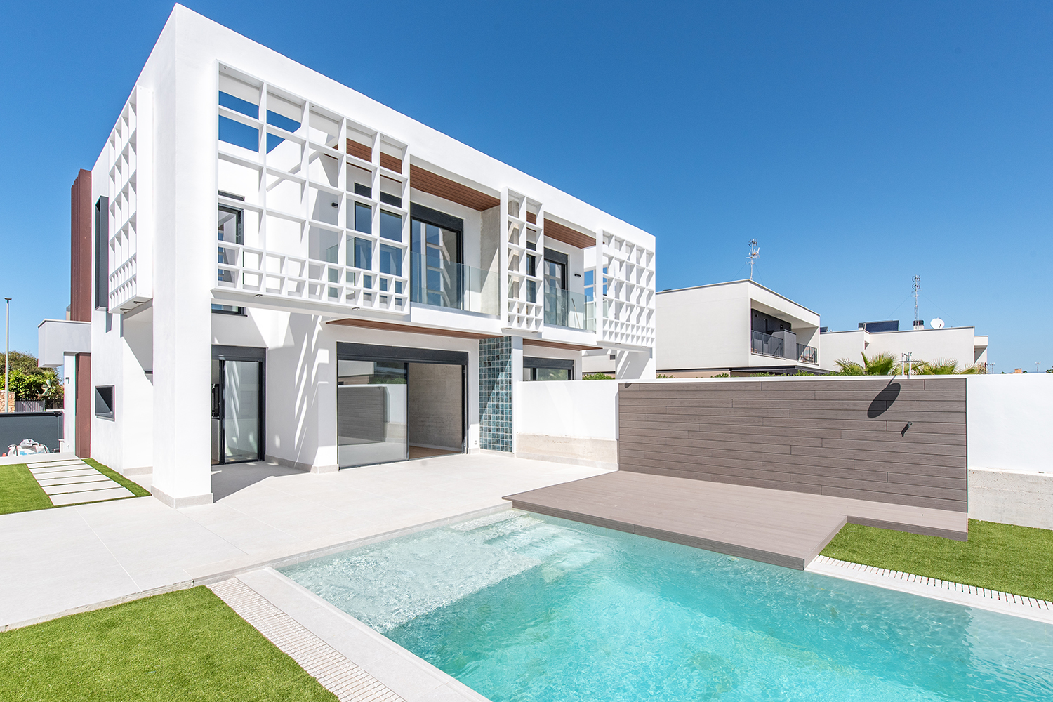 Modern house with pool in Puig de Ros