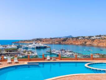 2-bedroom flat in 1st sea line for rent