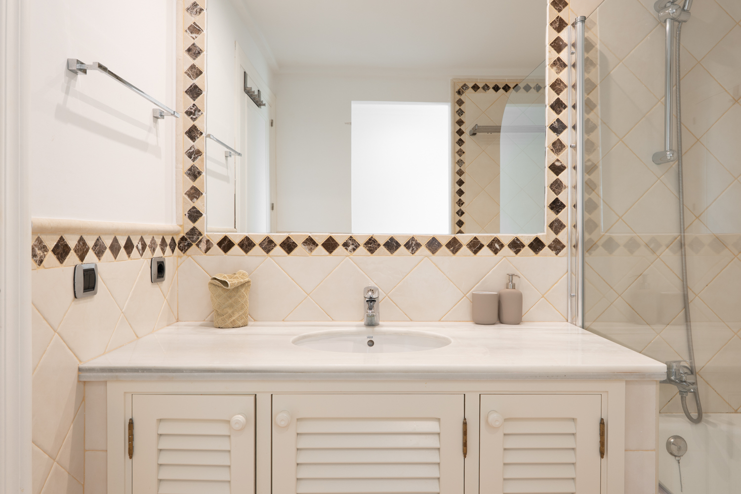One of 4 bathrooms