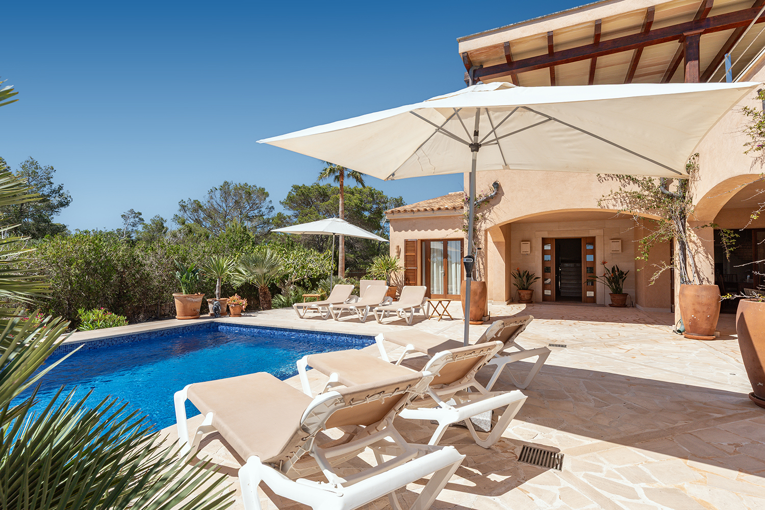 Stunning pool area