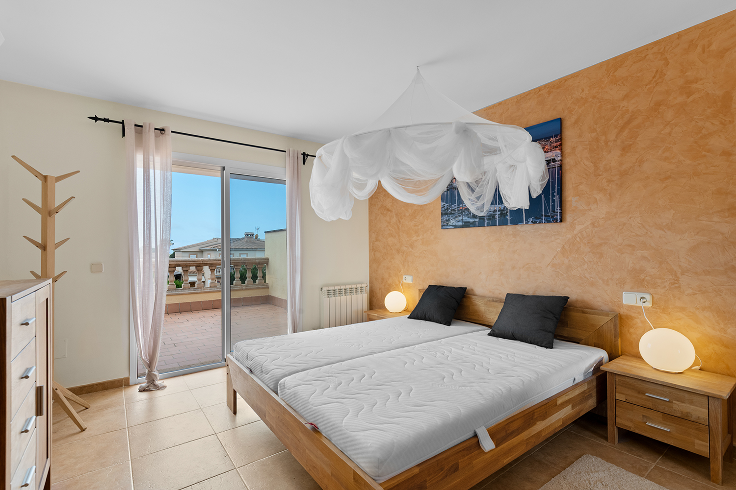 Bedroom with terrace