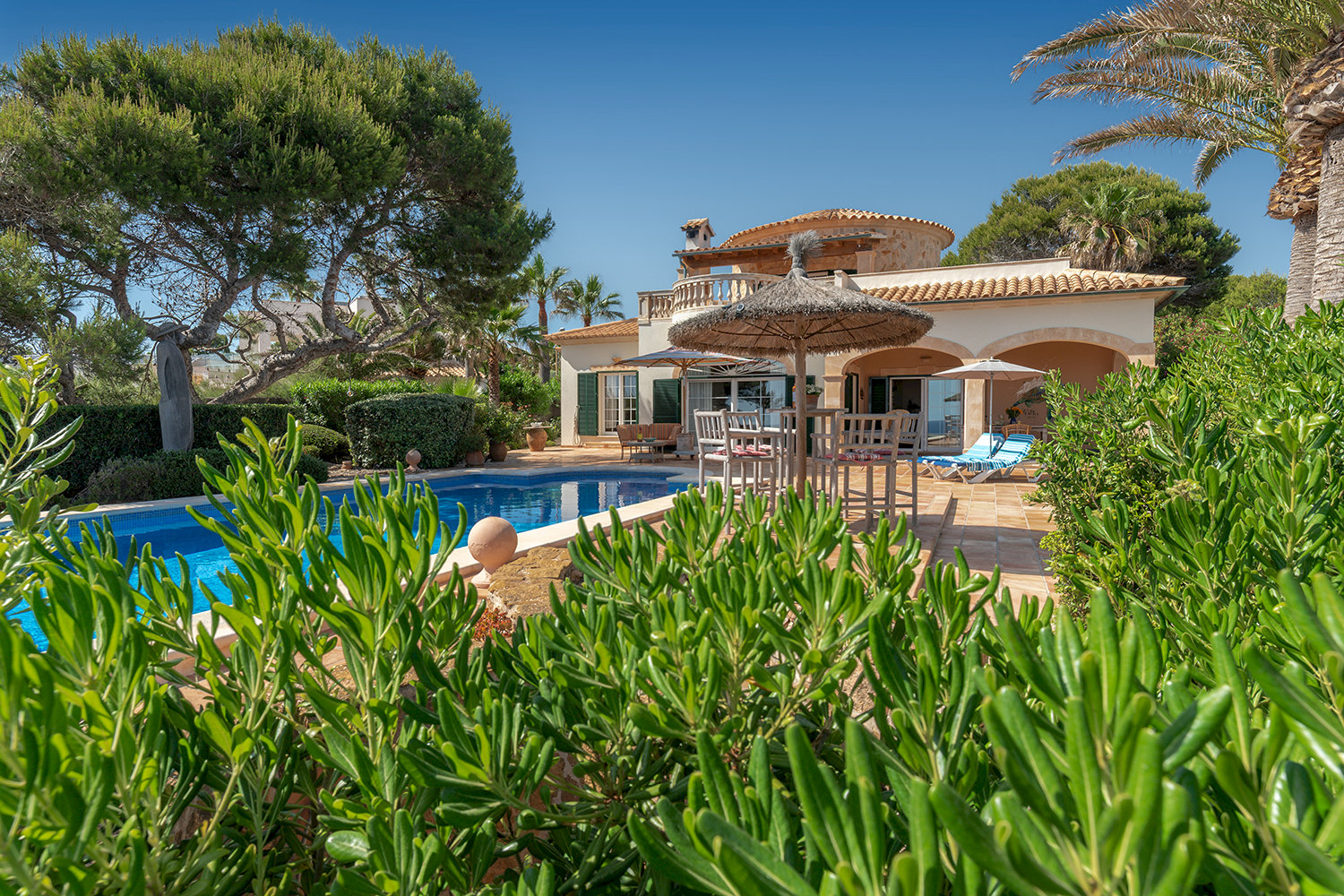 Mediterranean laid-out plot