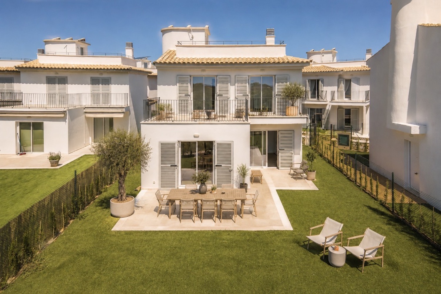 Exterior view with private garden, spacious terrace and direct access to the main living areas