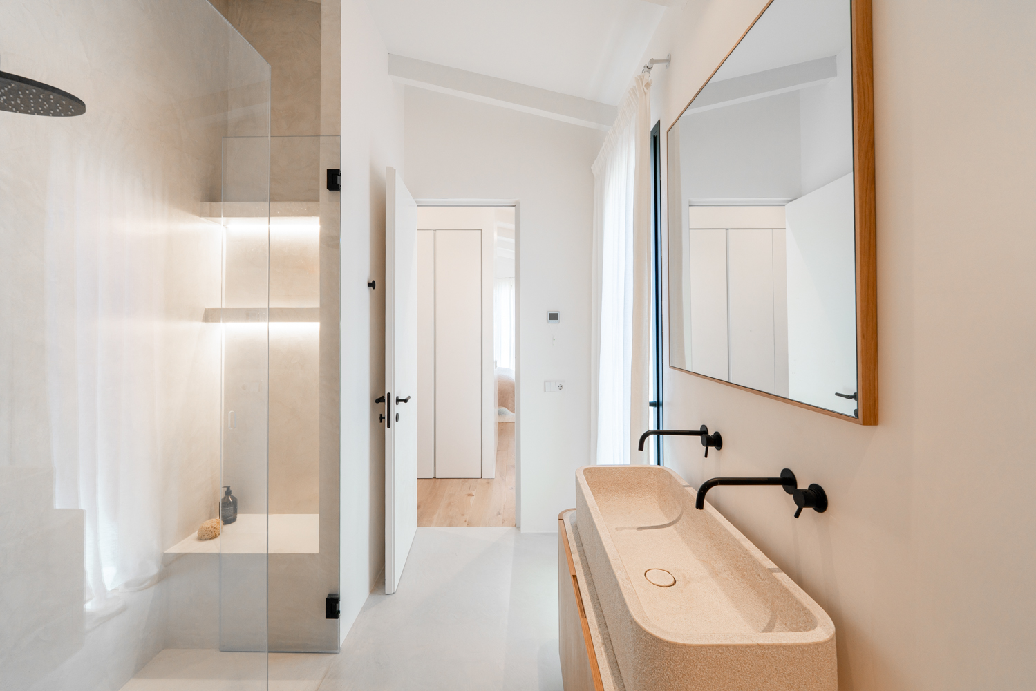 Bathroom master bedroom