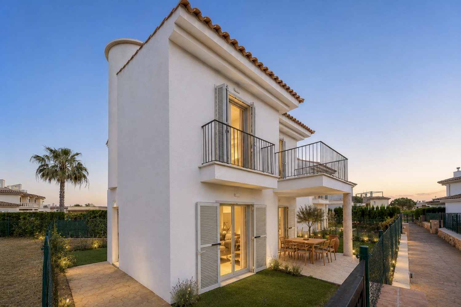 House with private garden and terraces