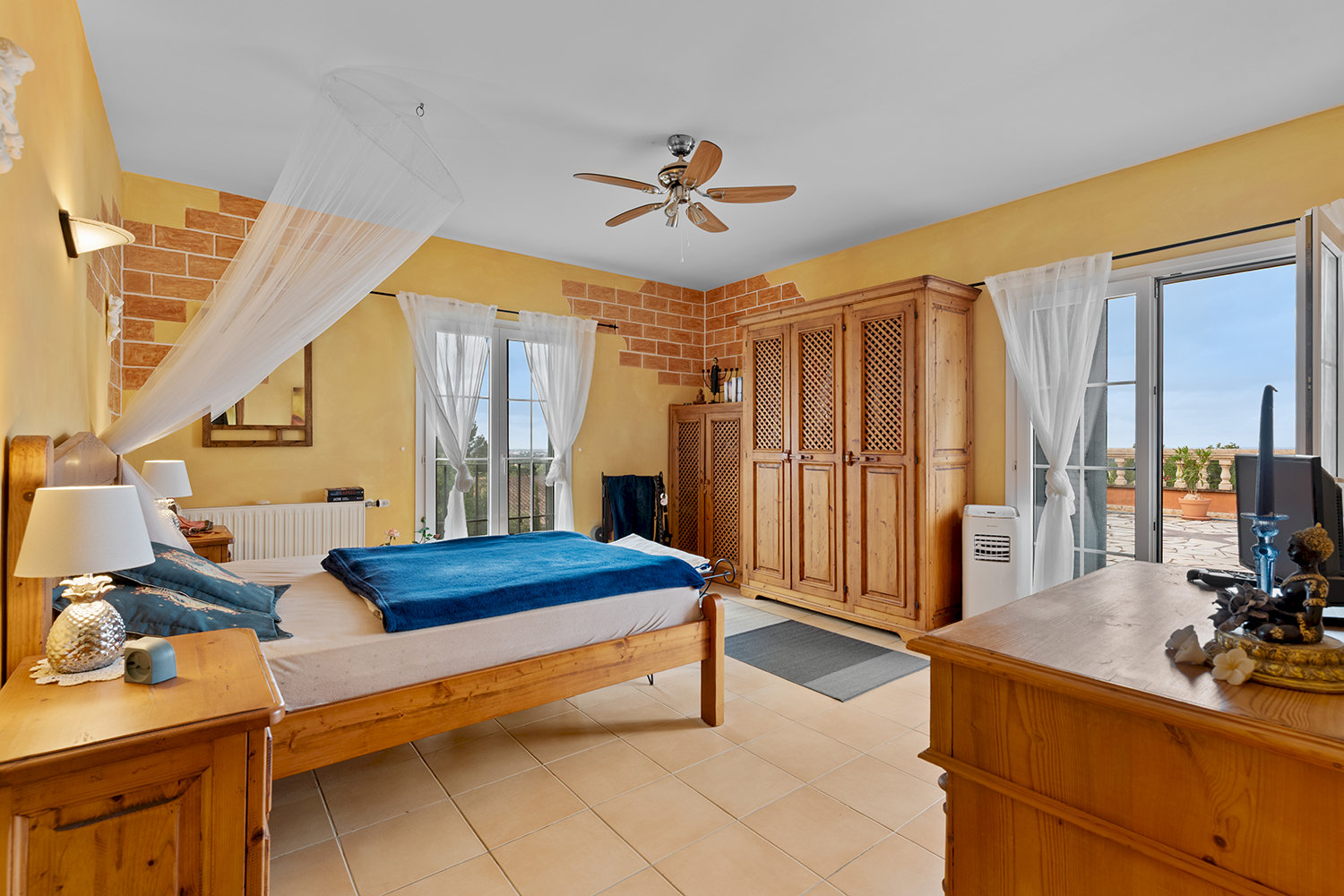 Bedroom on the upper floor