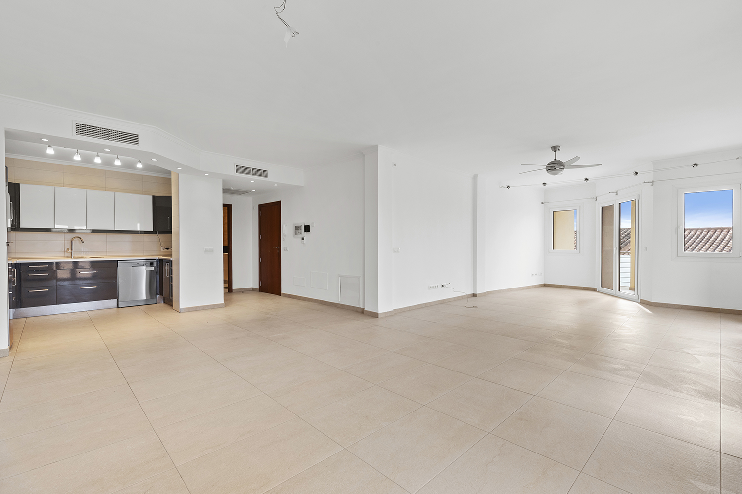 Bright and generously proportioned living and dining space
