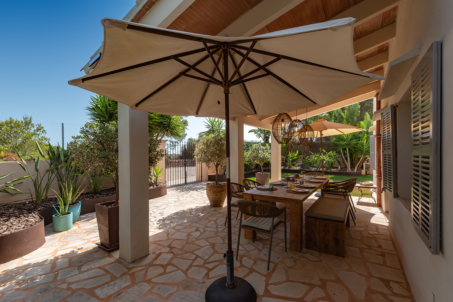 Covered terrace guest house
