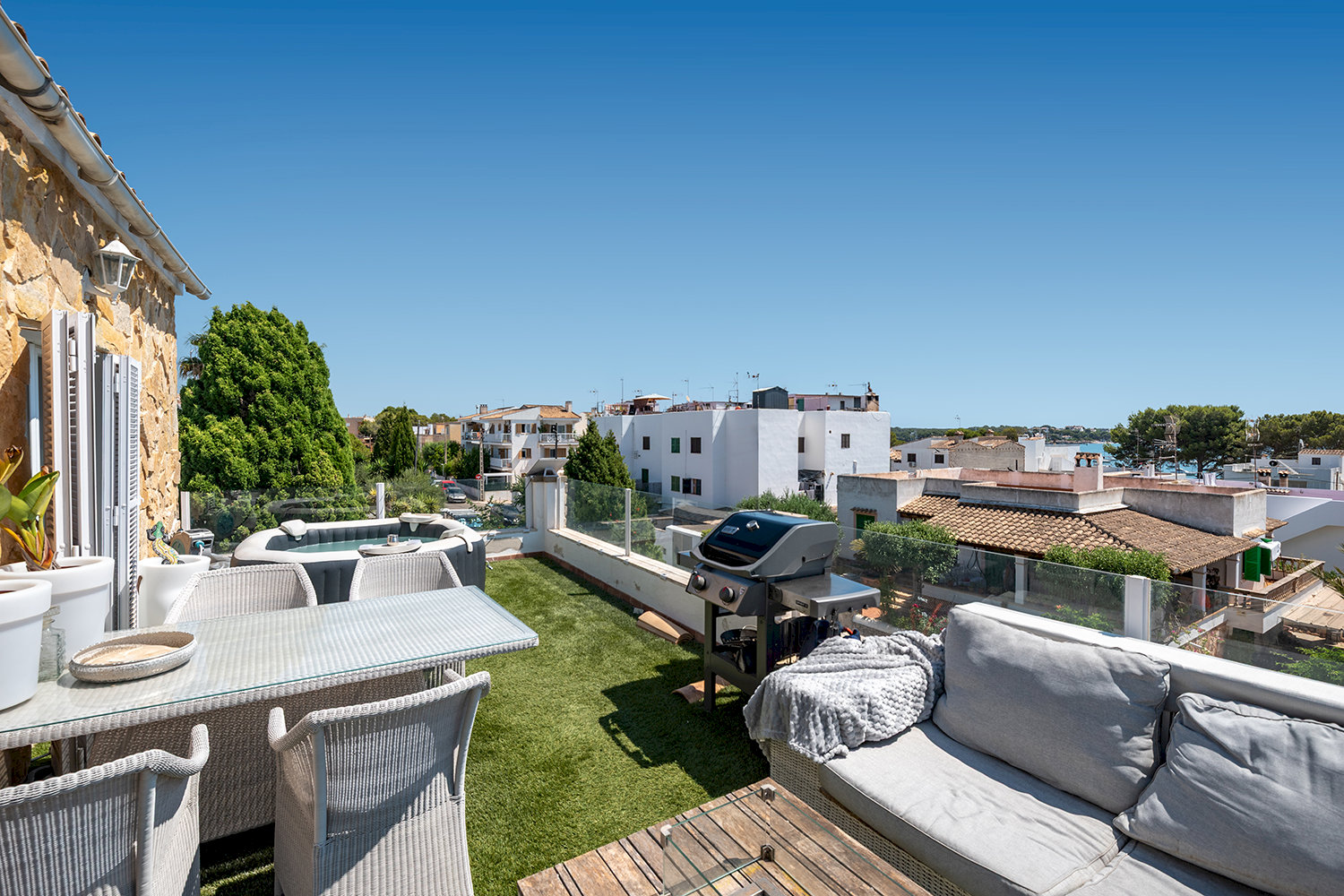 Tranquil roof terrace with bbq