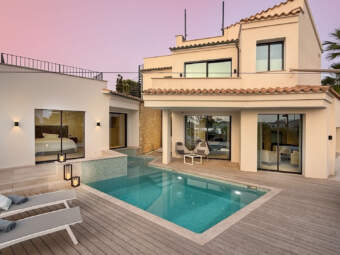 Exclusive sea view villa in best residential area