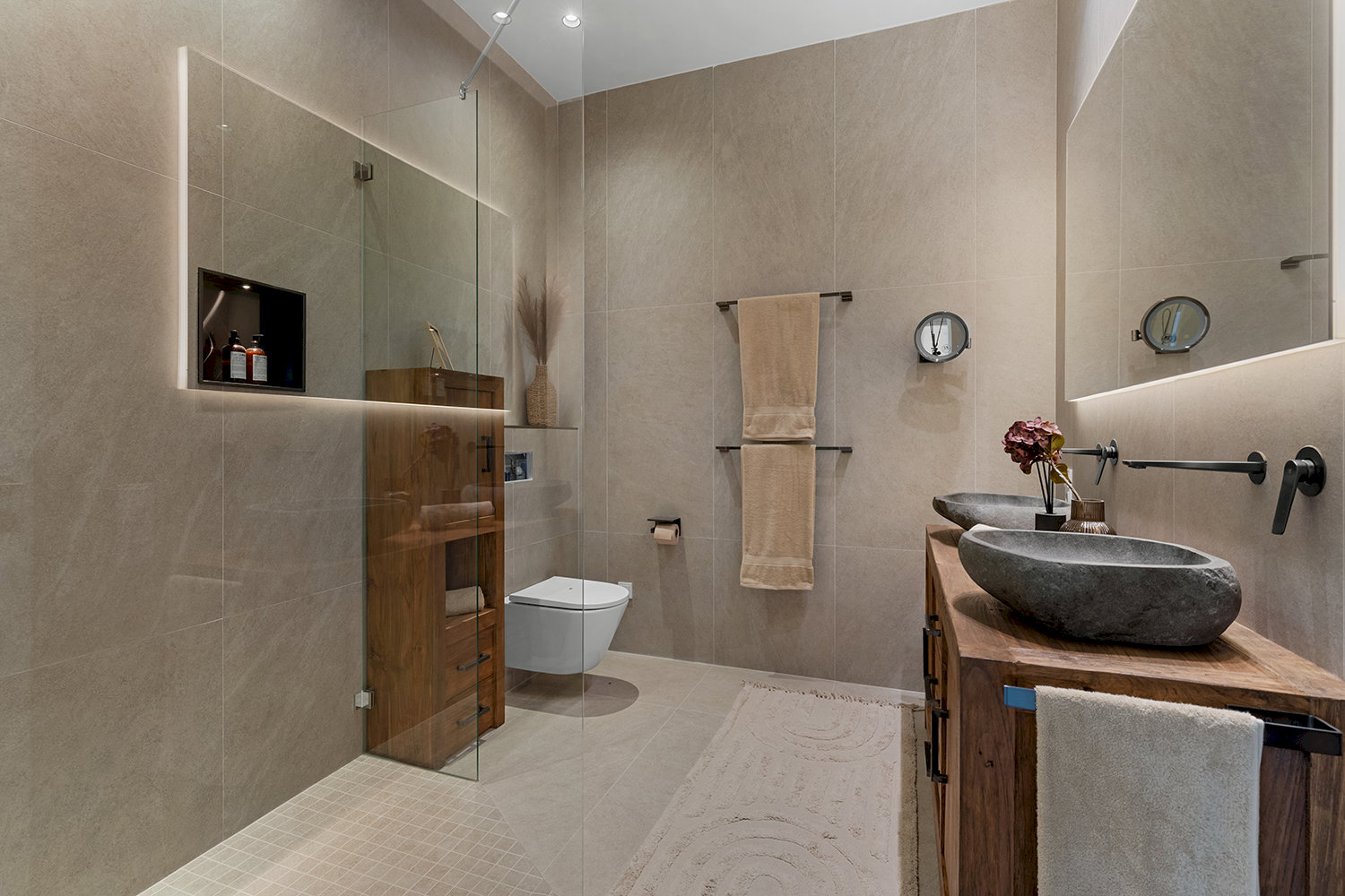 One of 4 bathrooms