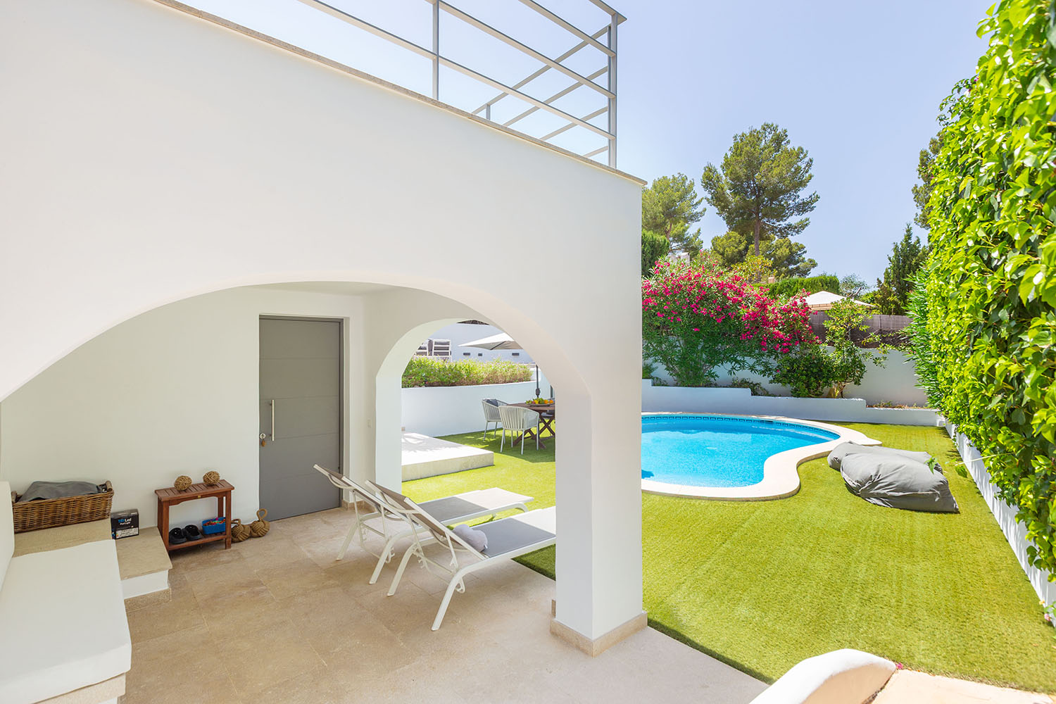 27516-villa-mit-pool-costa-de-la-calma-mallorca-p