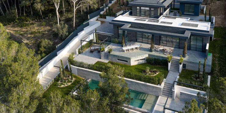 Luxurious newly built villa with top-of-the-range amenities in a prime location