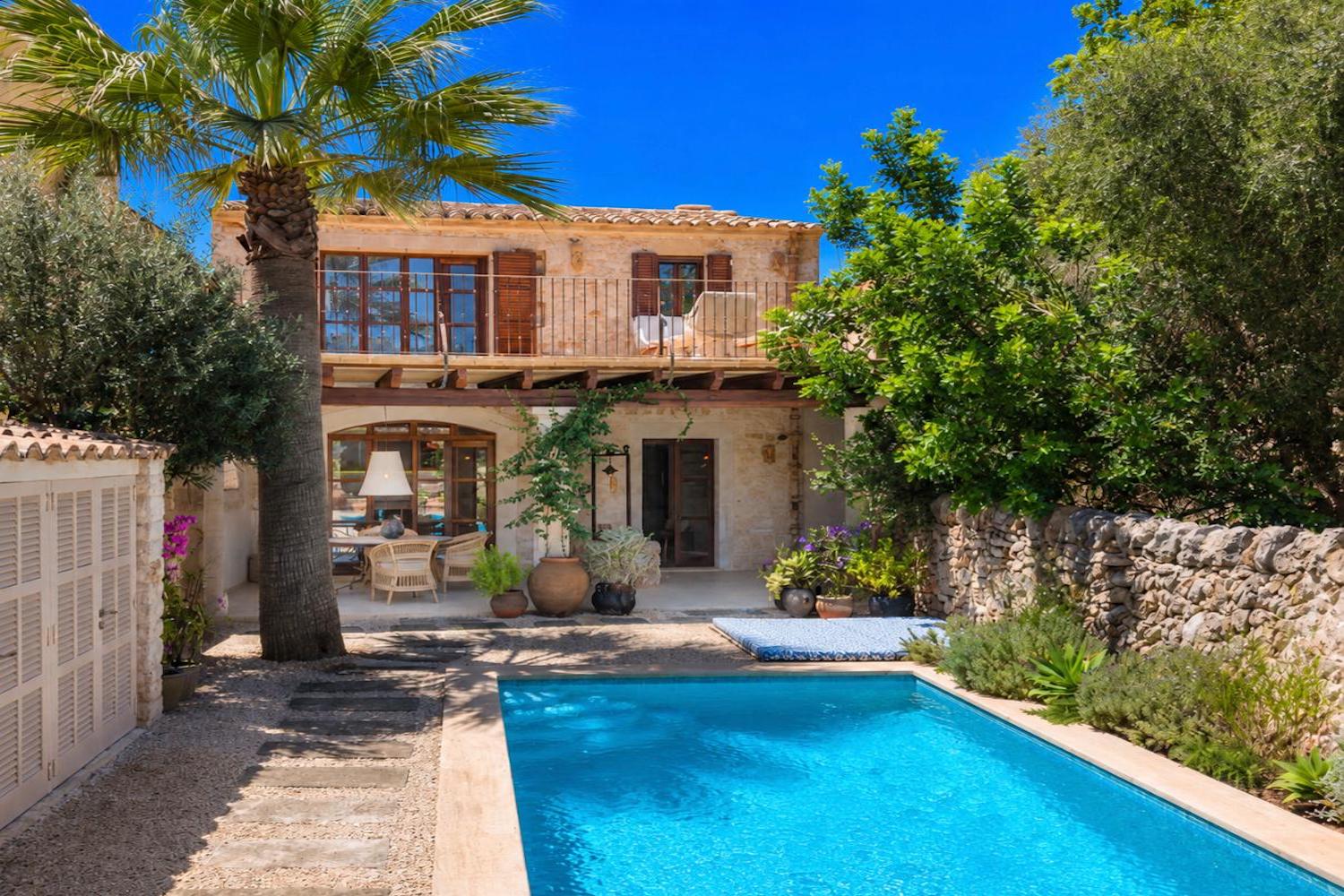 Four-sided detached townhouse, 200 m², 30-m² pool, 434-m² garden, 3 terraces & guest house