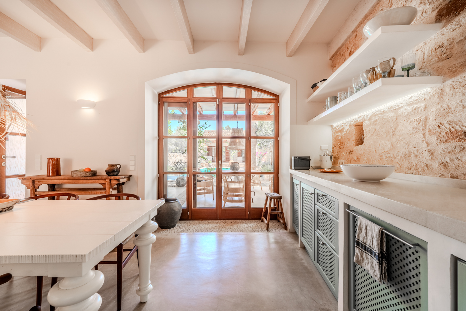 Stylish Kitchen-Diner with Courtyard Views