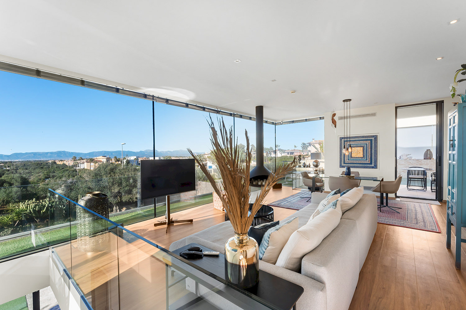 Living and dining area