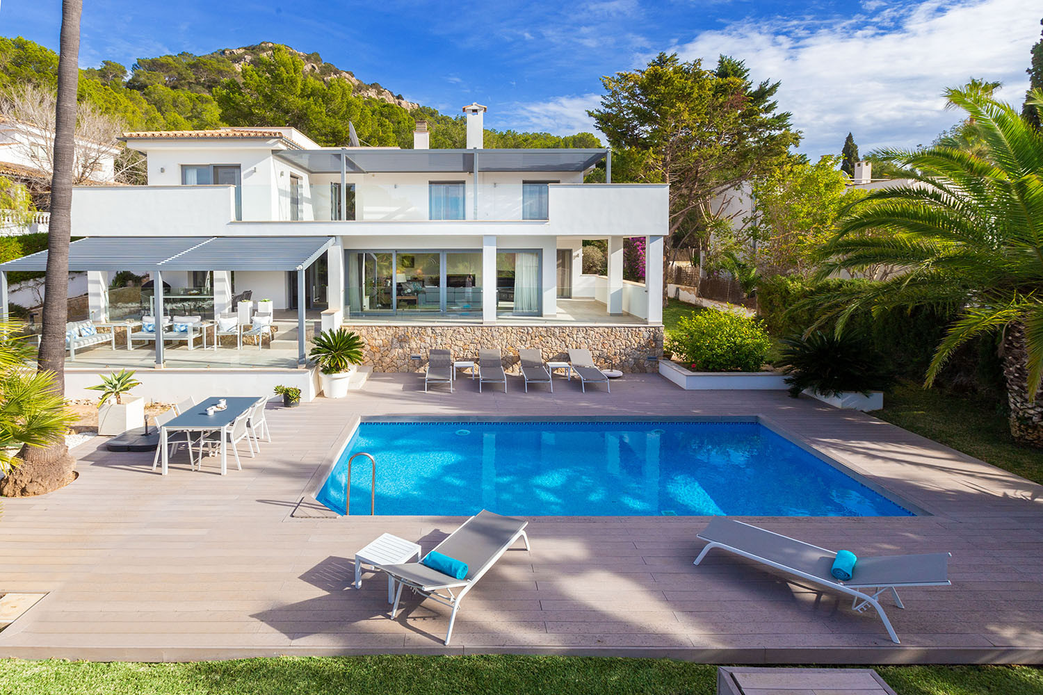 Exclusive villa in top location, Peace, privacy, and proximity to golf courses - 1