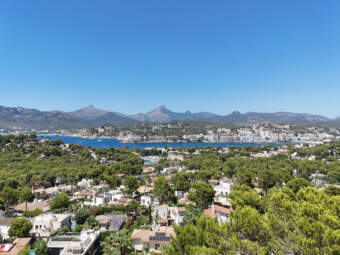 Exclusive building lot with an approved luxury villa project and sea views
