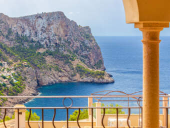 2-Bedroom Apartment with Stunning Views