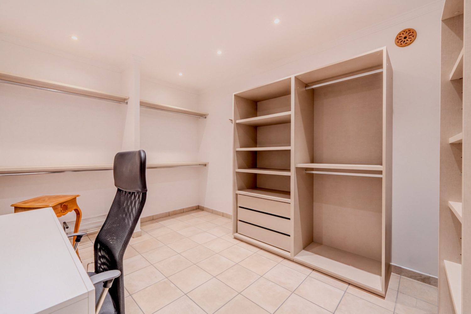 Fitting rea master bedroom