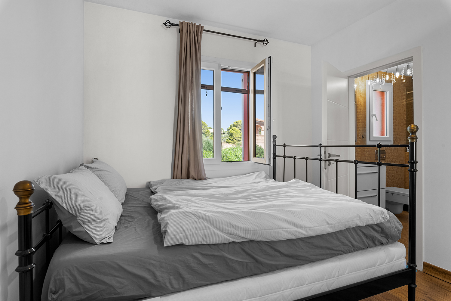 bedroom upper floor